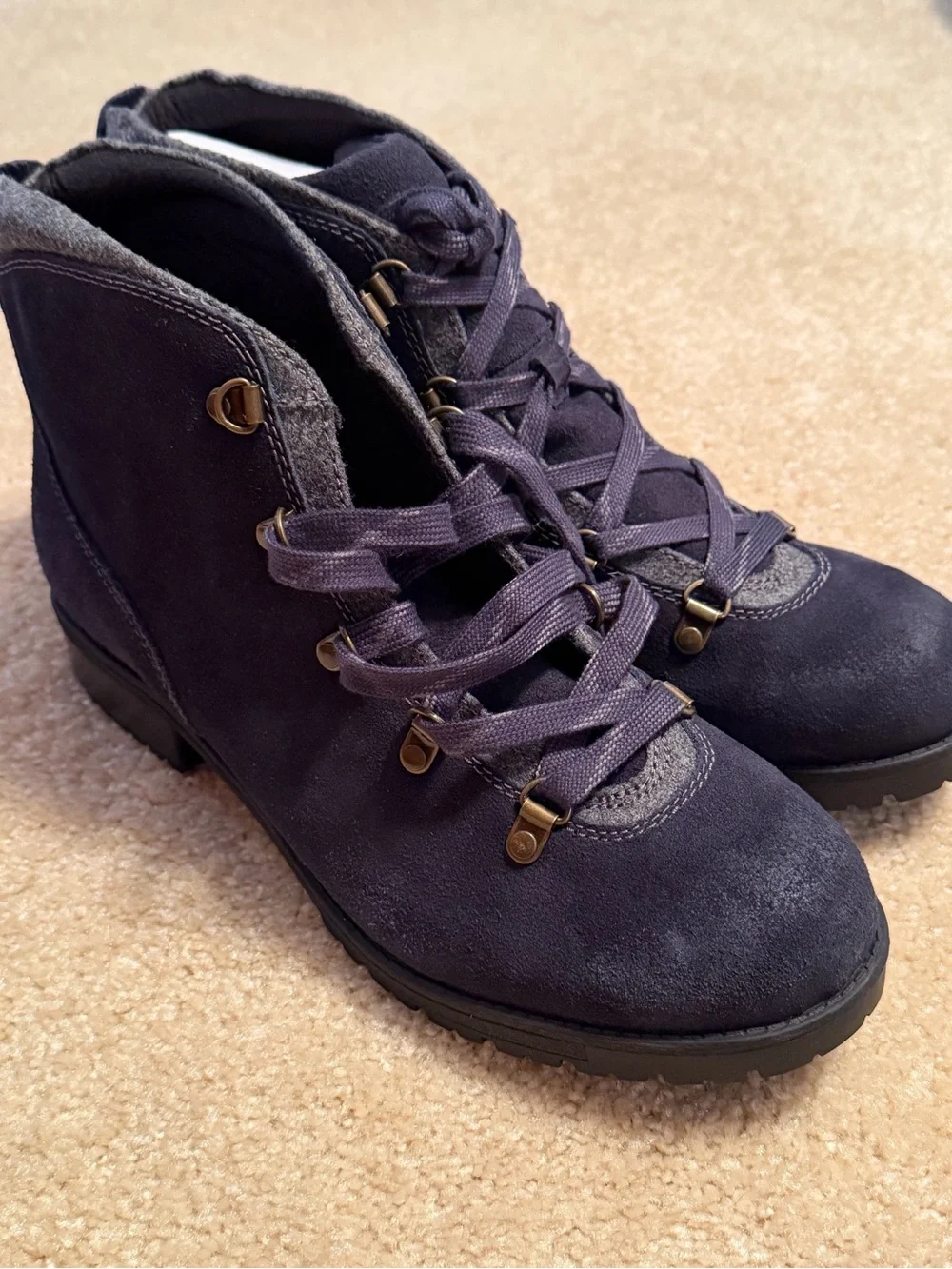 Clarks Faralyn Alpha Navy Blue Suede Ankle Boots water-resistant navy blue sz 12